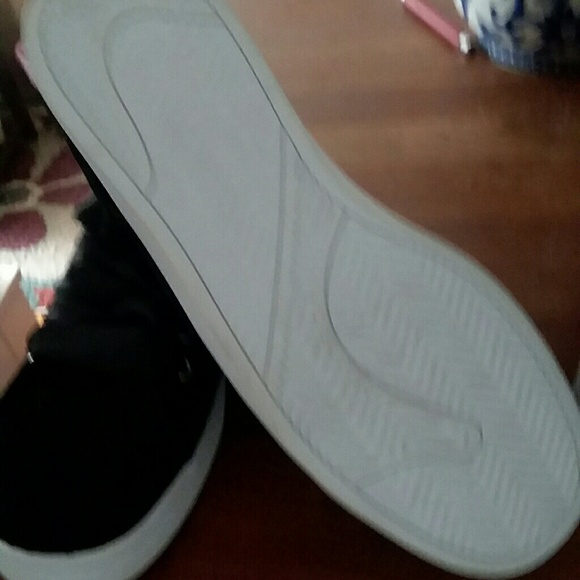 Brand NEW!!! NWT!! CUTE VELVET BLACK SHOES - Picture 2 of 4